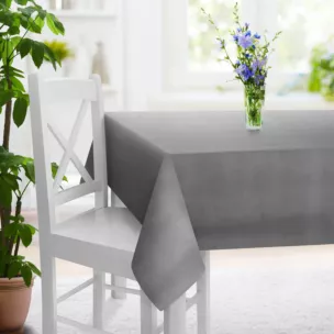 Obrus szyty srebrny z gładkiego, matowego welwetu