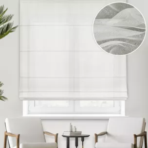 Roleta rzymska kremowa z gładkiej matowej markizety o gęstym splocie, wykończona obciążnikiem