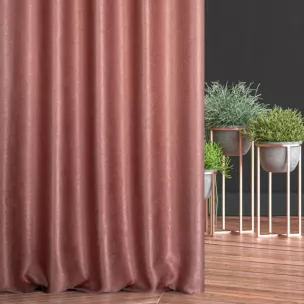 Zasłona szyta na taśmie 8 cm wrzosowa z gładkiej, zaciemniającej tkaniny z wyraźnym splotem