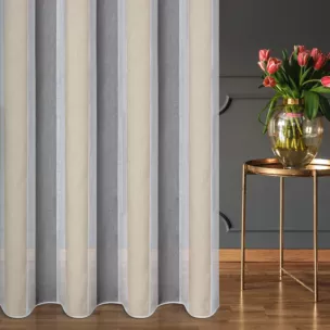 Firana szyta na flexach naturalno srebrna z matowej etaminy w połyskujące pionowe pasy, wykończona obciążnikiem