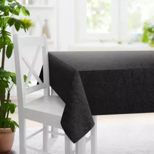 Obrus szyty czarny z tkaniny z aplikacją