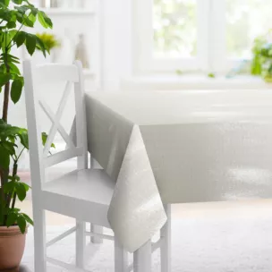 Obrus szyty JULIETT jasnobeżowy z eleganckiej połyskującej tkaniny przetykanej lureksową nicią