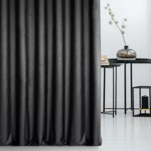 Zasłona szyta na taśmie 5 cm czarno srebrna z gładkiej tkaniny przeplatanej błyszczącą lureksową nicią