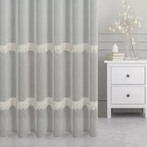 Firana szyta na flexach naturalna z matowej, miękkiej tkaniny ozdobionej szenilowymi frędzlami Italissima Eva Minge