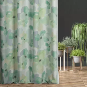 Zasłona szyta na flexach kremowo zielona z miękkiej tkaniny o lekkim splocie, pokryta modnym, botanicznym nadrukiem