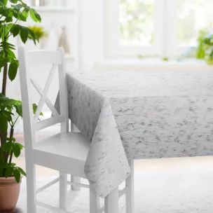 Obrus szyty naturalno złocisty z tkaniny welwetowej ze złotym marmurkowym nadrukiem