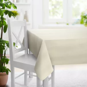 Obrus szyty kremowo złoty z gładkiej tkaniny przeplatanej błyszczącą lureksową nicią