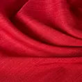 Poszewka szyta czerwona z miękkiej tkaniny o naturalnym splocie w stylu ekologicznym