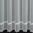 Firana szyta na tunelu biała z matowej tkaniny ozdobionej geometryczną aplikacją