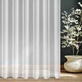 Firana szyta na przelotkach biało srebrzysta z matowej tkaniny typu ADEN z efektem deszczyku, zdobionej u dołu delikatnym haftem