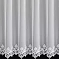 Firana szyta na tunelu biała z miękkiej, matowej tkaniny ozdobionej aplikacją z wzorem fantazyjnym