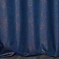 Zasłona szyta na taśmie 5 cm granatowa z miękkiej półmatowej tkaniny welwetowej z metalicznym nadrukiem