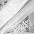 Firana szyta na przelotkach biała z tkaniny tyu aden zdobionej łańcuszkowym haftem