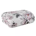 Narzuta FLOWER 7 pikowana metodą hot press z motywem okazałych kwiatów piwonii Design 91