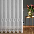 Firana szyta na tunelu biało srebrna z miękkiej w dotyku tkaniny typu aden, zdobionej kordonkową aplikacją