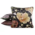 Poszewka na poduszkę 45x45 cm welwetowa zdobiona nadrukiem kwiatów i elegancką lamówką na brzegach czarno, miodowa VELVET 115 Eurofirany