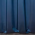 Zasłona szyta na tunelu granatowa z gładkiej tkaniny z delikatnym połyskiem