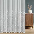 Firana szyta na przelotkach biała z tkaniny z efektem deszczyku, zdobionej haftem roślinnym z kryształkami