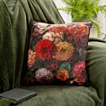 Poszewka na poduszkę 45x45 cm welwetowa z motywem malarskich kwiatów i estetyczną lamówką ciemnopomarańczowa, ciemnozielona VELEVT 110 Eurofirany