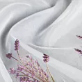 Firana szyta na przelotkach biało fioletowa z matowej tkaniny z efektem deszczyku, zdobionej haftem w kształcie lawendy