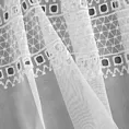 Firana szyta na przelotkach biała z matowej tkaniny ADEN zdobionej haftem w drobny geometryczny wzór