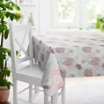 Obrus szyty jasnokremowo pudrowy z tkaniny o naturalnym splocie z kwiatowym nadrukiem