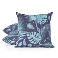 Poszewka szyta TROPICANA jasnoniebiesko jasnoturkusowa z miękkiej tkaniny typu blackout drukowanej w egzotyczne liście