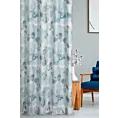 Zasłona szyta na flexach kremowo niebieska z miękkiej tkaniny o lekkim splocie, pokryta modnym, botanicznym nadrukiem