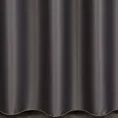 Zasłona szyta na taśmie fala grafitowa z gładkiej tkaniny zaciemniającej typu dimout wykończona obciążnikiem