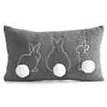Poszewka na poduszkę 30x50 cm z tkaniny typu bukla i uroczym haftem z pomponami stalowo, biała WIOSNA 37 Eurofirany