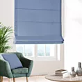 Roleta rzymska jasnoniebieska z miękkiej, matowej tkaniny w drobny geometryczny wzór