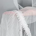 Firana biała z drobnej siateczki zdobiona plisowaniem i koronką 140x250 cm przelotka - HANA Eurofirany