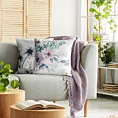 Poszewka na poduszkę 45x45 cm welwetowa zdobiona nadrukiem kwiatów biało, fioletowa MINK Eurofirany