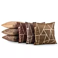 Poszewka na poduszkę 45x45 cm welwetowa z złotym nadrukiem geometrycznym ciemnobrązowa BLINK 29 Eurofirany
