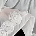 Zazdrostka biała z szyfonu zdobiona pasem róż 3D taśma marszcząca - ROSES- EVA MINGE Eurofirany