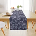 Obrus szyty MARLENE granatowo niebieski z miękkiej tkaniny typu blackout drukowanej w duży kwiatowy wzór