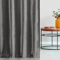 Zasłona szyta na przelotkach ciemnoszara z tkaniny welwetowej w pionowe prążki, wykończona obciążnikiem