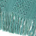 Koc akrylowy 130x170 cm ciemnomiętowa miękka w dotyku z drobnym ażurowym wzorem i frędzlami AKRYL 1 EUROFIRANY PREMIUM Eurofirany