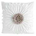 Poszewka na poduszkę 45 x 45 cm z welwetu kolor kremowo, beżowy zdobiona kwiatem 3D FLORES 3 Eurofirany