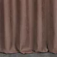 Zasłona szyta na taśmie fala brązowa z miękkiej, matowej tkaniny w drobny geometryczny wzór
