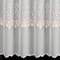 Firana szyta na flexach biało pudrowo różowa z matowej tkaniny haftowanej w drobny wzór