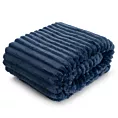 Koc flano 150x200 cm granatowy zdobiony wytłaczanym wzorem z efektem 3D SOFT DESIGN 91 Eurofirany