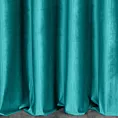 Zasłona szyta na taśmie fala ciemnoturkusowa z tkaniny welwetowej w pionowe prążki, wykończona obciążnikiem