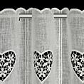 Tkanina firanowa zazdrostka z etaminy zdobiona haftowanymi ażurowymi sercami Eurofirany