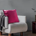 Poszewka na poduszkę 45x45 cm welwetowa o delikatnym połysku z ozdobną lamówką amarantowa GAJA 2 Eurofirany