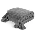 Koc  130x170 cm grafitowy o widocznej strukturze z dekoracyjnymi chwostami PLED Eurofirany