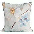 Poszewka na poduszkę 60x60 cm welwetowa z malarskim nadrukiem wiosennych kwiatów i wypustką na brzegach błękitna, jasnobeżowa ALINE Eurofirany