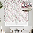 Roleta rzymska kremowo amarantowa z miękkiej tkaniny o naturalnym splocie, drukowanej w botaniczny wzór, wykończona obciażnikiem