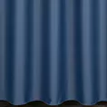 Zasłona szyta na taśmie fala granatowa z gładkiej tkaniny zaciemniającej typu dimout wykończona obciążnikiem