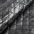 Narzuta welwetowa czarno, srebrna 220x240 cm pikowana metodą hot press z wzorem błyszczącej przecierki BLINK 3 EUROFIRANY PREMIUM